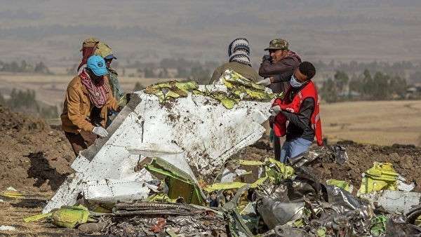 Место крушения пассажирского самолета Boeing 737 Max 8 авиакомпании Ethiopian Airlines в Эфиопии Место крушения пассажирского самолета Boeing 737 Max 8 авиакомпании Ethiopian Airlines в Эфиопии