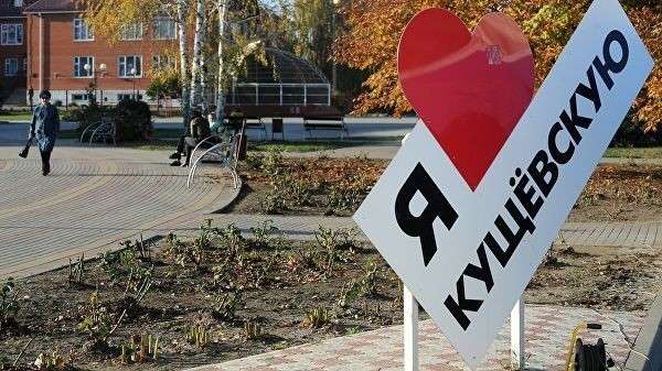 Стела Я люблю Кущевскую в станице Кущевская Краснодарского края. Стела Я люблю Кущевскую в станице Кущевская Краснодарского края.