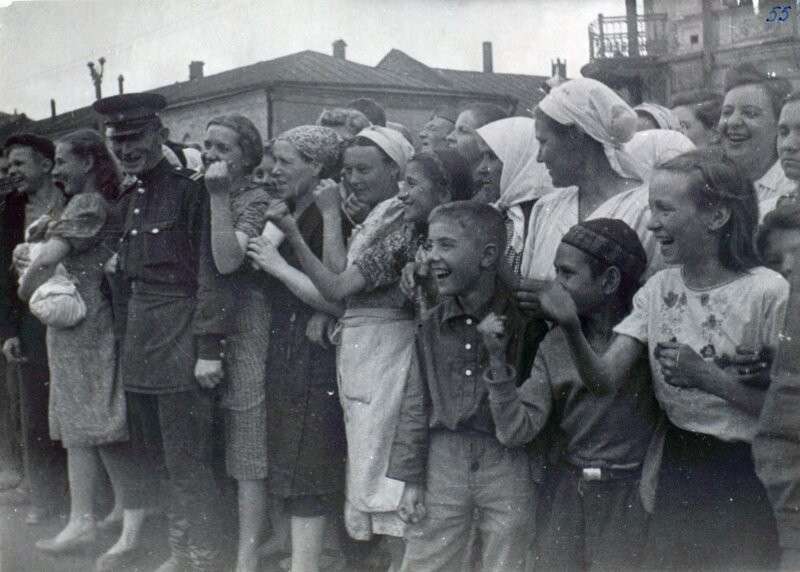 75 лет назад сбылась мечта фашистов, они прошлись по Москве парадом. За ними даже асфальт помыли