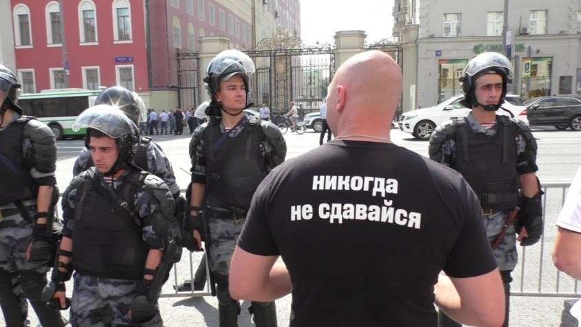 Обращение к русским дуракам, вставшим в субботу в Москве под еврейские знамёна