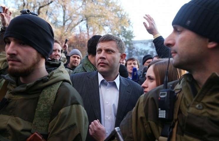 Александр Захарченко (в центре)