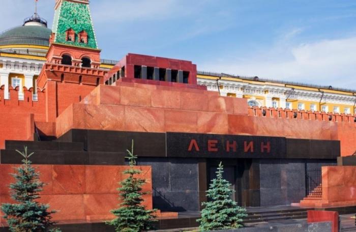 Тело Ленина уже давно не вписывается в смысловую композицию Красной площади и Кремля