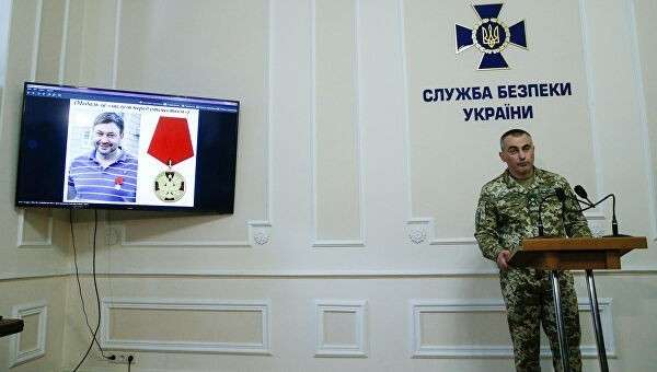 Фотография главного редактора сайта РИА Новости Украина Кирилла Вышинского во время брифинга СБУ. 15 мая 2018 Фотография главного редактора сайта РИА Новости Украина Кирилла Вышинского во время брифинга СБУ. 15 мая 2018