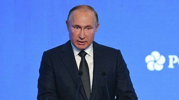 Президент РФ Владимир Путин выступает на третьем международном форуме Российская энергетическая неделя – 2019