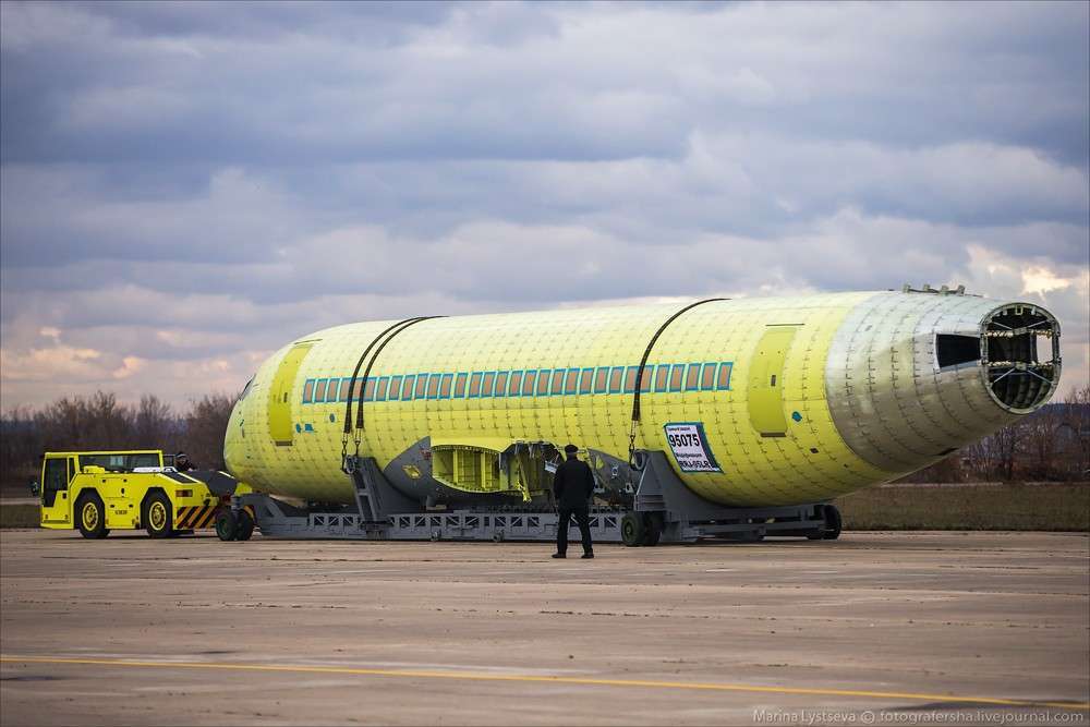Sukhoi Superjet 100 увеличенной дальности доставлен в ЦАГИ для ресурсных испытаний Sukhoi Superjet 100 увеличенной дальности доставлен в ЦАГИ для ресурсных испытаний