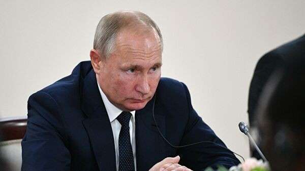 Президент РФ Владимир Путин во время встречи с президентом Республики Ангола Жоау Мануэлом Гонсалвешем Лоуренсу на полях саммита Россия – Африка Президент РФ Владимир Путин во время встречи с президентом Республики Ангола Жоау Мануэлом Гонсалвешем Лоуренсу на полях саммита Россия – Африка