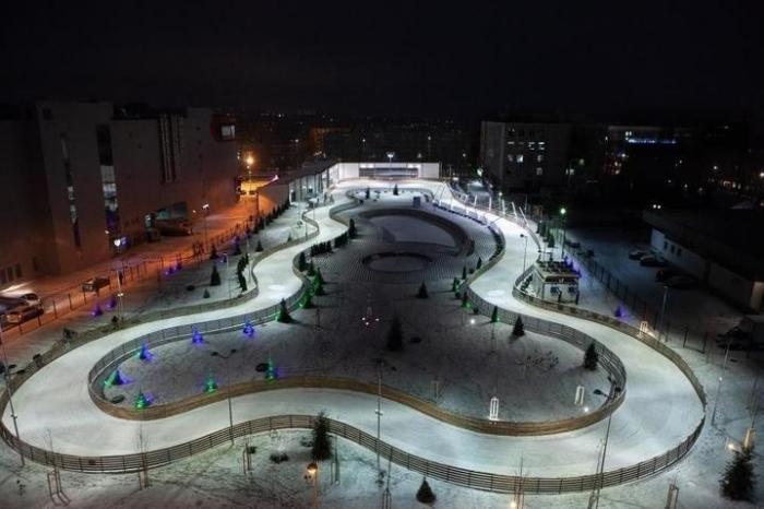 В Саратове открылся новый парк с ледовым катком и огромным бассейном