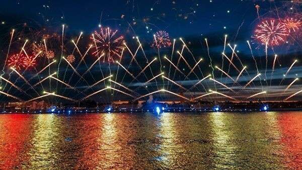 Фейерверк на празднике выпускников “Алые паруса” в Санкт-Петербурге Фейерверк на празднике выпускников “Алые паруса” в Санкт-Петербурге