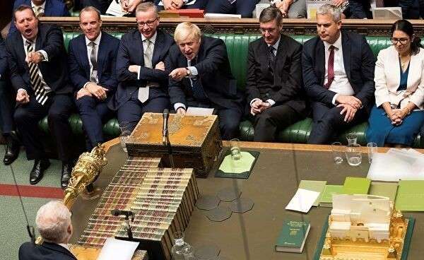 Волосатая рука Москвы подтолкнула Джонсона к Brexit но не совсем