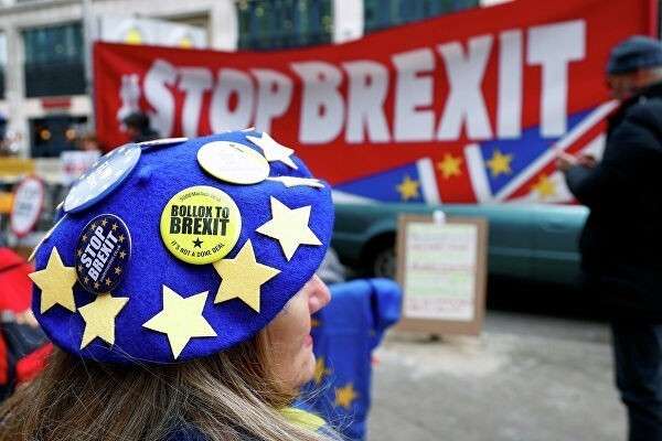 Волосатая рука Москвы подтолкнула Джонсона к Brexit но не совсем