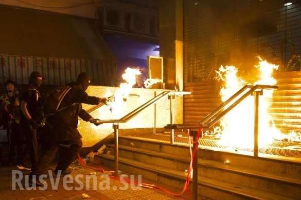 Протесты в Гонконге: цепь из протестующих растянулась на километры | Русская весна