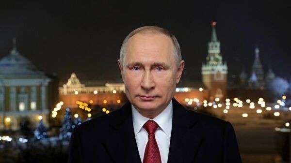 Президент РФ Владимир Путин во время новогоднего обращения к россиянам в канун 2019 года Президент РФ Владимир Путин во время новогоднего обращения к россиянам в канун 2019 года
