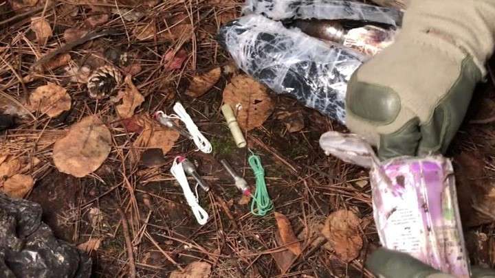 В Крыму ФСБ обнаружила тайник со взрывчаткой, оборудованный по заданию украинских спецслужб В Крыму ФСБ обнаружила тайник со взрывчаткой, оборудованный по заданию украинских спецслужб