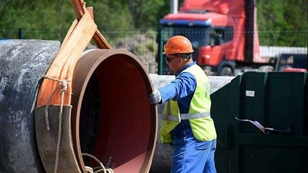 Рабочий на участке строительства газопровода Северный поток-2 в Ленинградской области Рабочий на участке строительства газопровода Северный поток-2 в Ленинградской области