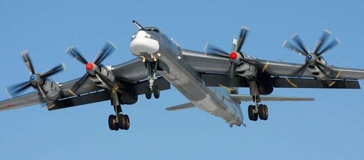 Россия возобновила полеты стратегической авиации в ответ на действия США вблизи границ РФ Россия возобновила полеты стратегической авиации в ответ на действия США вблизи границ РФ