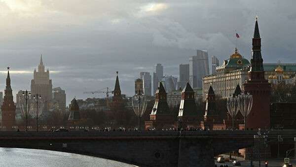 Большой Москворецкий мост и Московский Кремль Большой Москворецкий мост и Московский Кремль