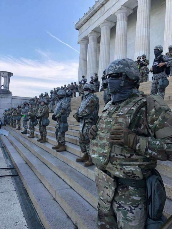 В сотрясаемый беспорядками Вашингтон переброшена армия | Русская весна