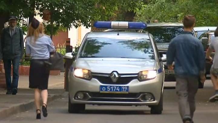 полиция нашла в квартире в москве пятерых младенцев. 1. полиция нашла в квартире в москве пятерых младенцев фото. полиция нашла в квартире в москве пятерых младенцев-1. картинка полиция нашла в квартире в москве пятерых младенцев. картинка 1. По новому делу в СМИ появилась информация, что установлены личности матерей пятерых младенцев. Сообщалось, что все они были рождены суррогатными матерями в России. Среди рожениц были россиянка, китаянки и гражданка страны ближнего зарубежья.