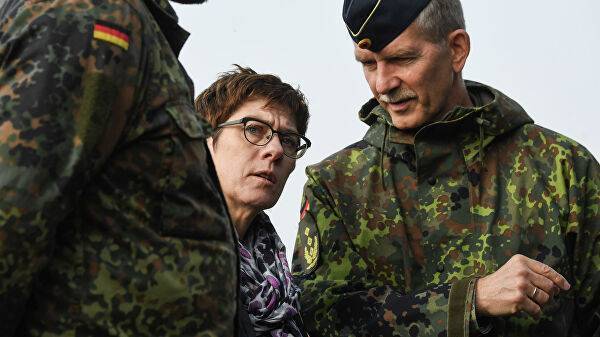 Министр обороны Германии Аннегрет Крамп-Карренбауэр Министр обороны Германии Аннегрет Крамп-Карренбауэр