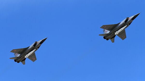 Многоцелевые истребители МиГ-31 с гиперзвуковыми ракетами Кинжал на военном параде, посвященном 73-й годовщине Победы в Великой Отечественной войне 1941-1945 годов Многоцелевые истребители МиГ-31 с гиперзвуковыми ракетами Кинжал на военном параде, посвященном 73-й годовщине Победы в Великой Отечественной войне 1941-1945 годов