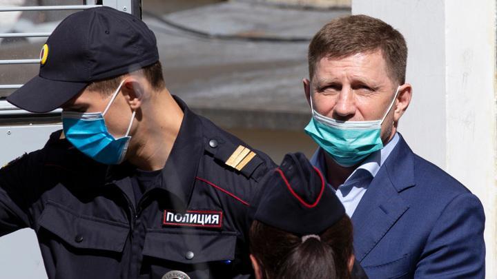 Суд арестовал 3 миллиона и два автомобиля бывшего губернатора Хабаровского края Сергея Фургала