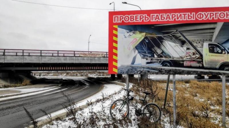 «Мост глупости» в Петербурге подбирается к новому юбилею: под ним застряла 189-я «Газель»