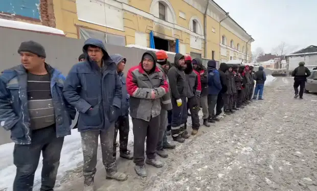 Американский коп посмотрел видео задержания в Питере и ушёл на больничный