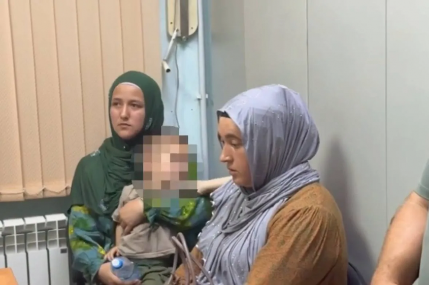 В Бурятии две семьи таджиков лишили гражданства РФ после того, как они потушили Вечный огонь