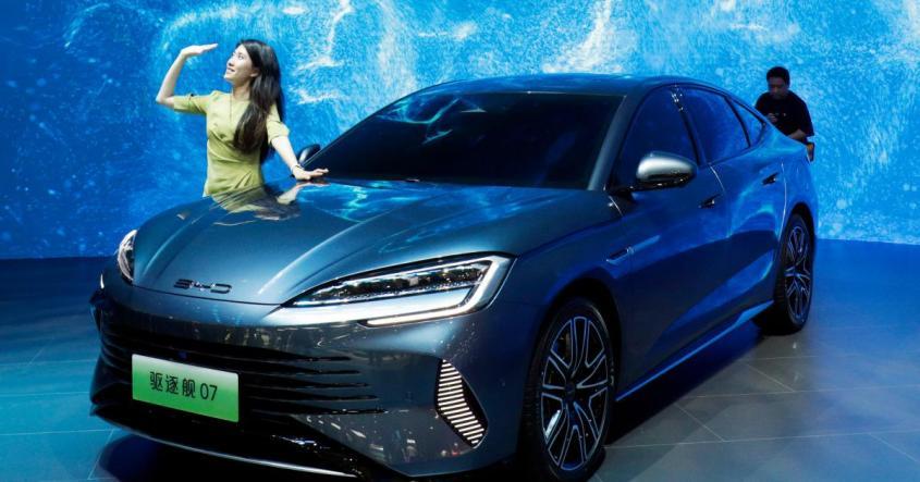 230717 china electronic vehicles mb 0826 869b7c Китайские производители электромобилей лидируют в мире, соперничая с американскими первопроходцами