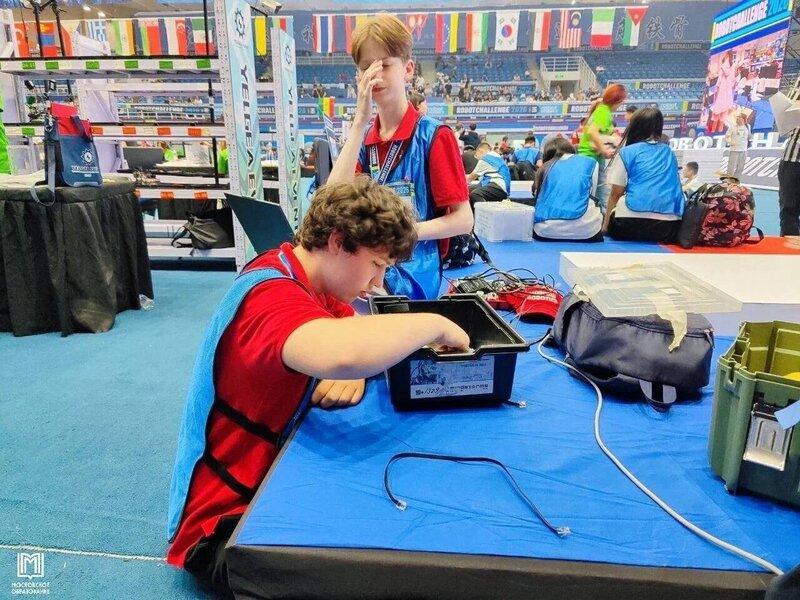 Школьники из Москвы успешно выступили на международном чемпионате по робототехнике в Пекине