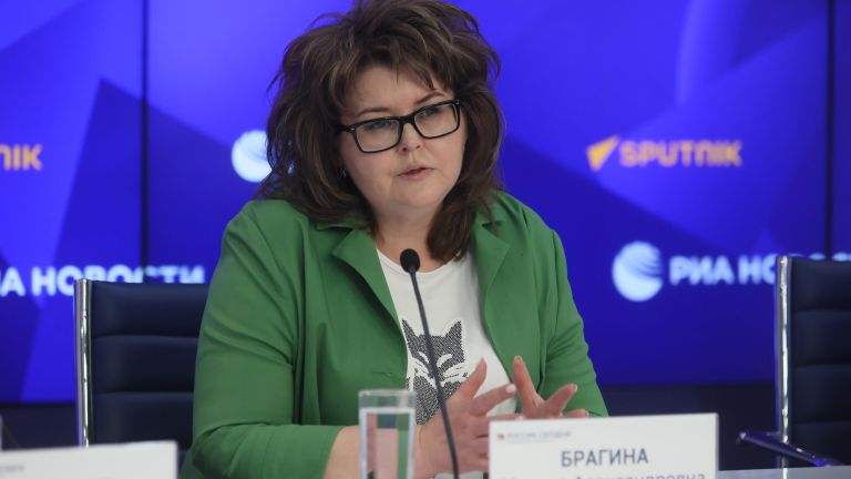 Мракобесие в РУДН: нельзя никаких декольте и мини-юбок, а можно только никабы и хиджабы